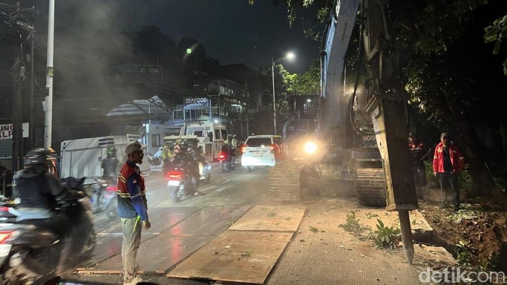 SDA Jakarta Selatan Perbaiki Jalan Amblas di Lenteng Agung