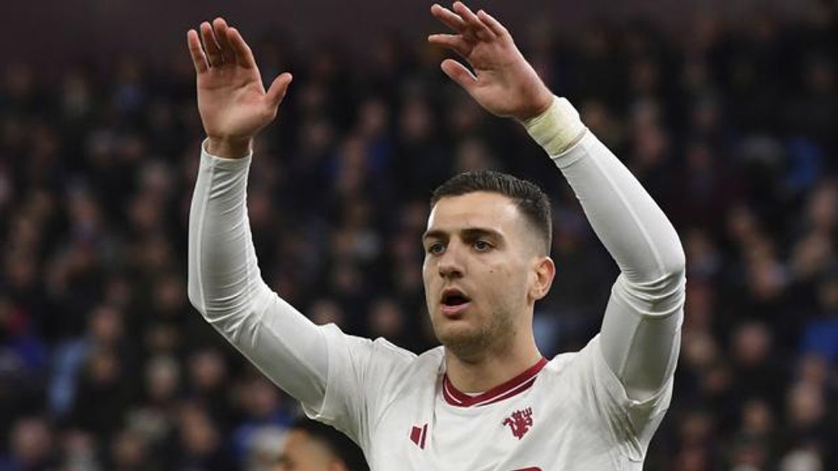Michael Carrick Mempertahankan Diogo Dalot di Manchester United