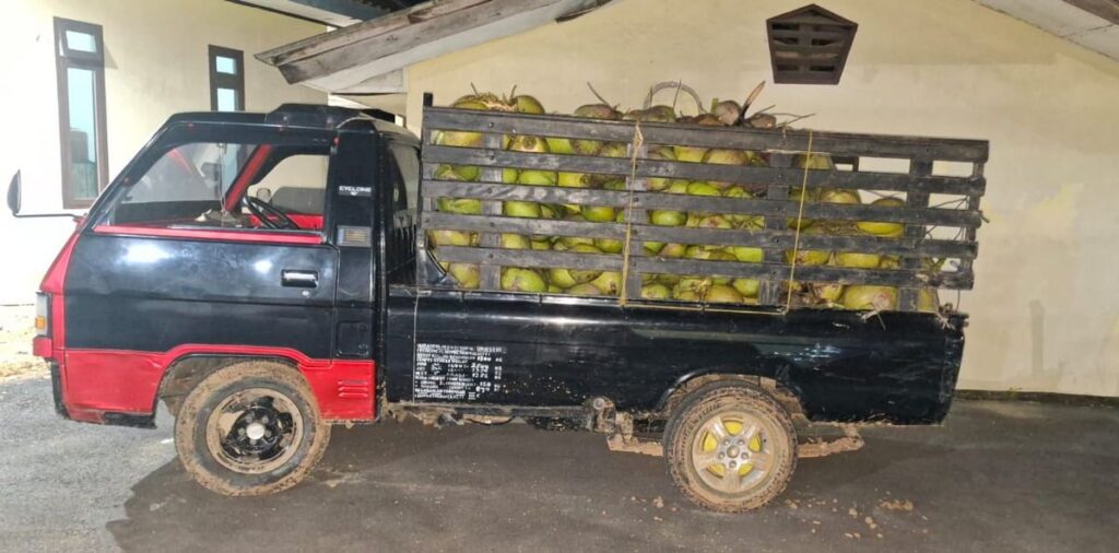 Wanita Bermukena Pura-Pura Gila Usai Ketahuan Curi Motor di Tegal