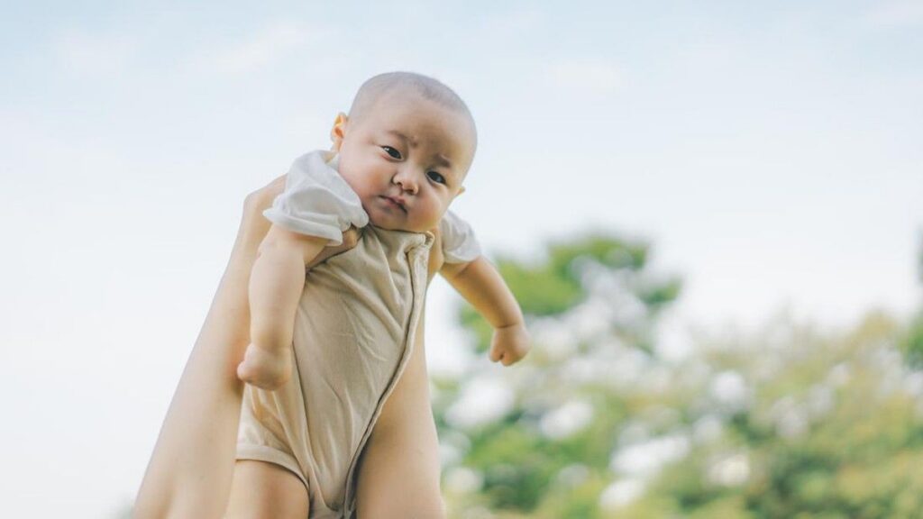 Hindari 10 Hal Ini Saat Merawat Bayi Berusia 2 Bulan demi Keselamatan