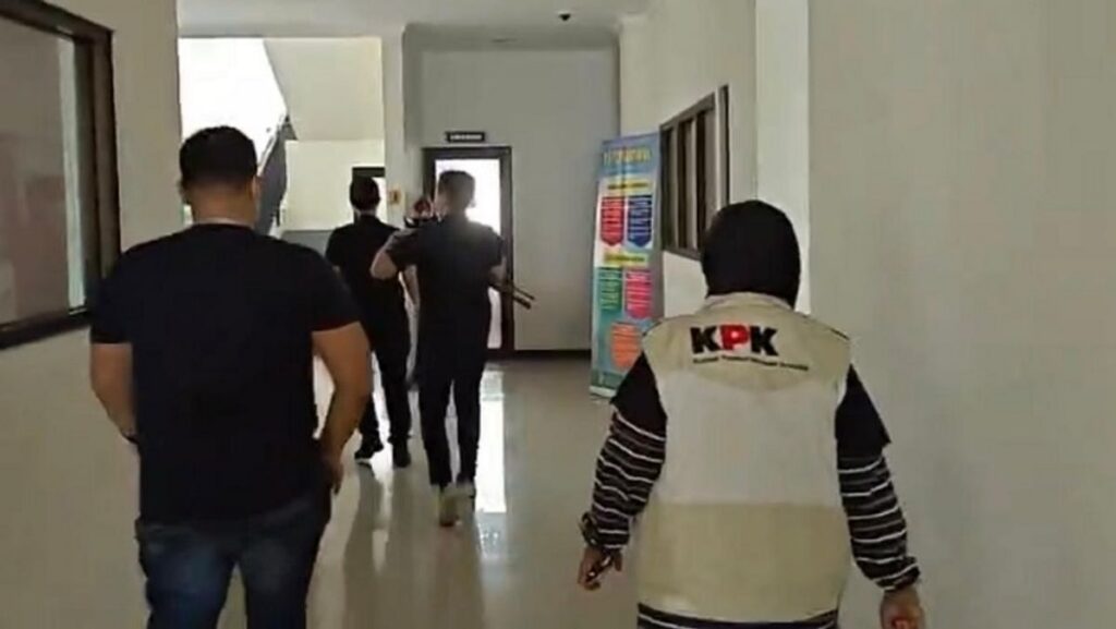 KPK Geledah Dinkes Ponorogo dan Rumah Pengusaha Pacitan