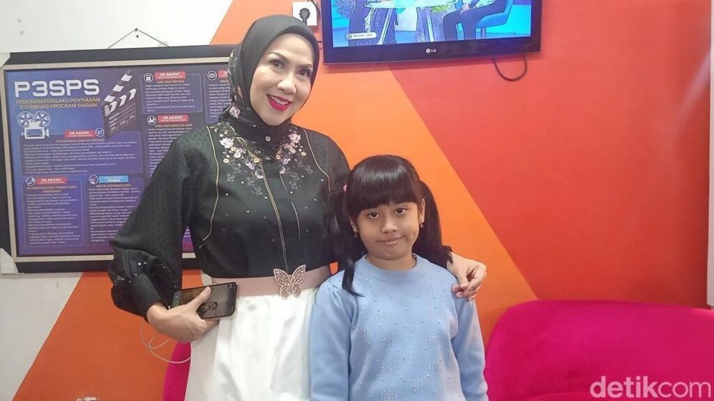 Vania Athabina Raih Medali Emas Festival Menyanyi Solo