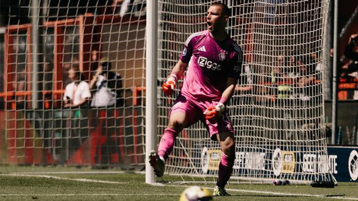 Maarten Paes Antar Ajax Amsterdam Raih Tiket Conference League