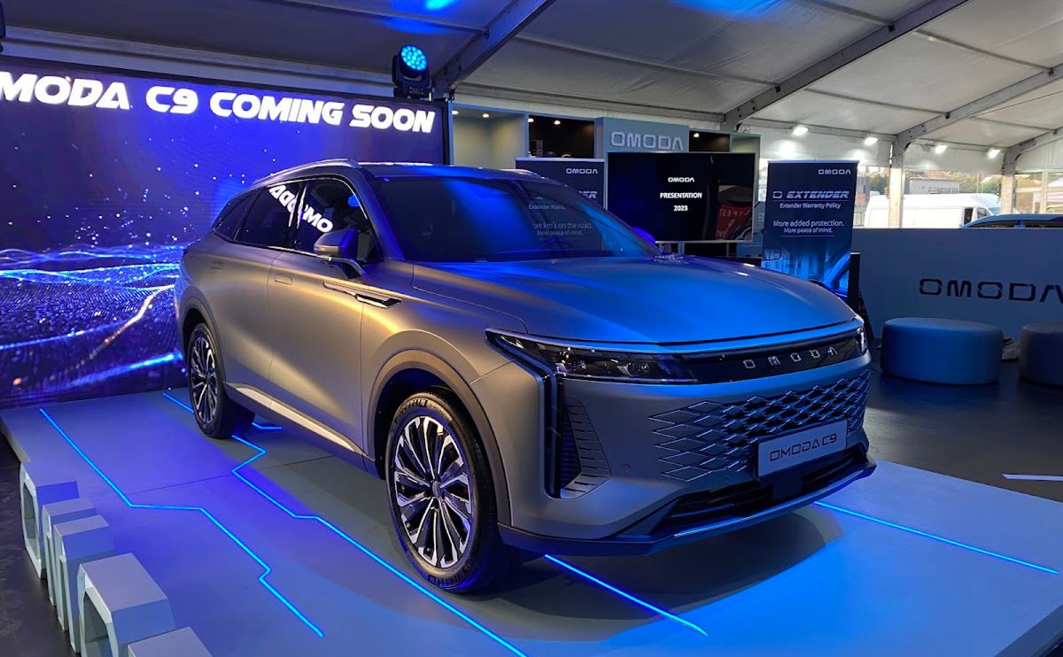 Chery Meluncurkan Omoda C9 Facelift 2027 dengan Teknologi Hybrid Baru