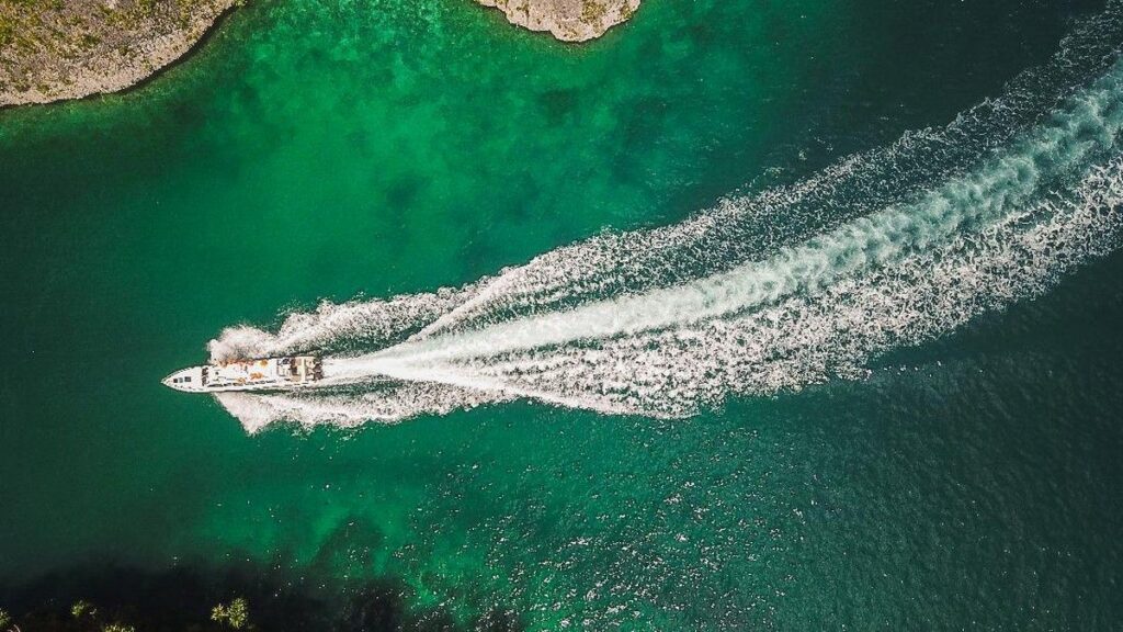 Tips Aman Naik Speed Boat ke Raja Ampat Agar Bebas Mual