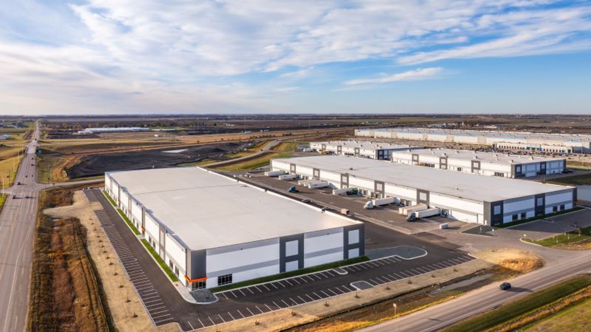 CBRE Fasilitasi Sewa Gudang Horwitz di Dakota Commerce Center