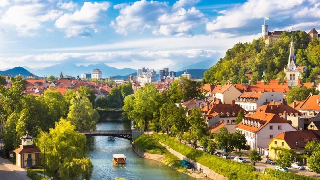 Slovenia Sabet Predikat Negara Terbaik bagi Pengemudi Asing