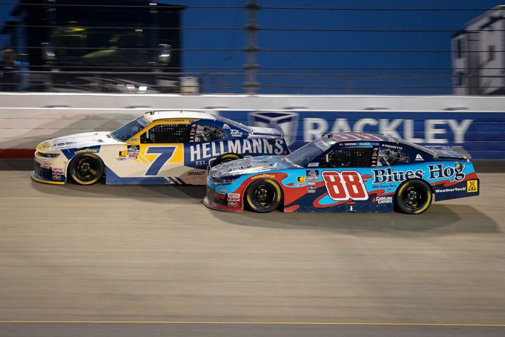 Pembalap NASCAR Bersiap Hadapi Balapan di Nashville Superspeedway
