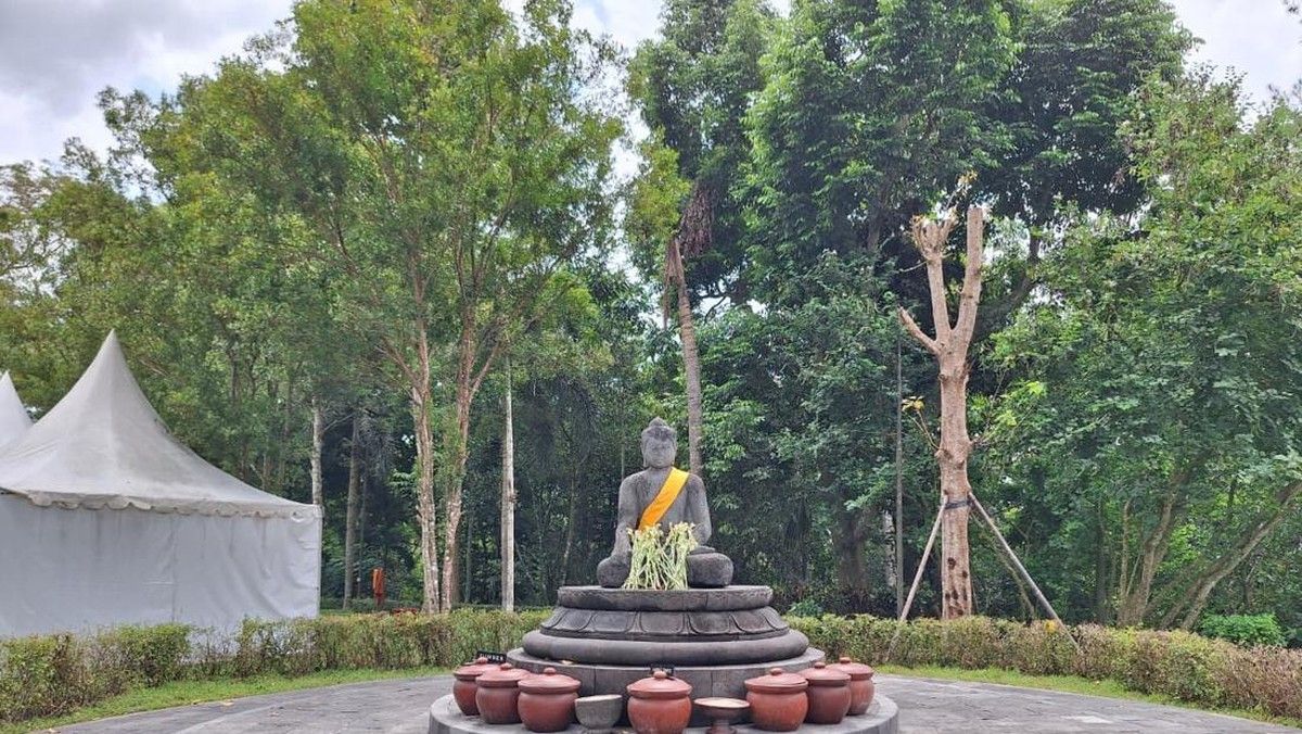 Menteri Kebudayaan Fadli Zon Hadiri Pemindahan Arca Buddha Candi Borobudur