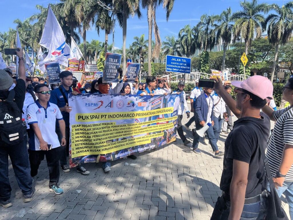 Buruh Indomaret Demo di Menara PIK Tuntut Pembayaran Upah Lembur