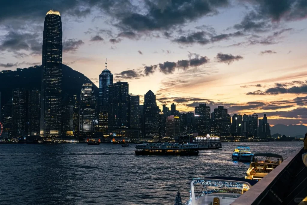 Hong Kong Tetapkan Variasi Standar Gaji Bulanan Pekerja Sektor Resmi