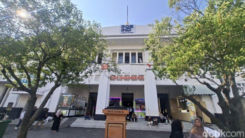 Gedung Kantor Pos Indonesia Kota Tua Jadi Spot Estetis