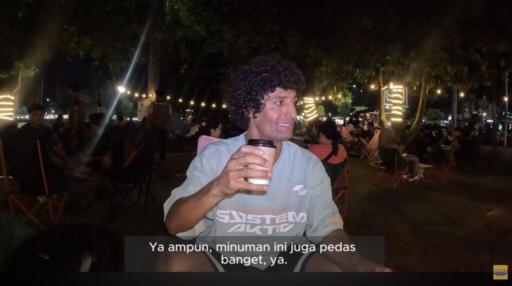 Bule Asal Turki Terkejut Cicipi Pedas dan Murahnya Bandrek Binjai