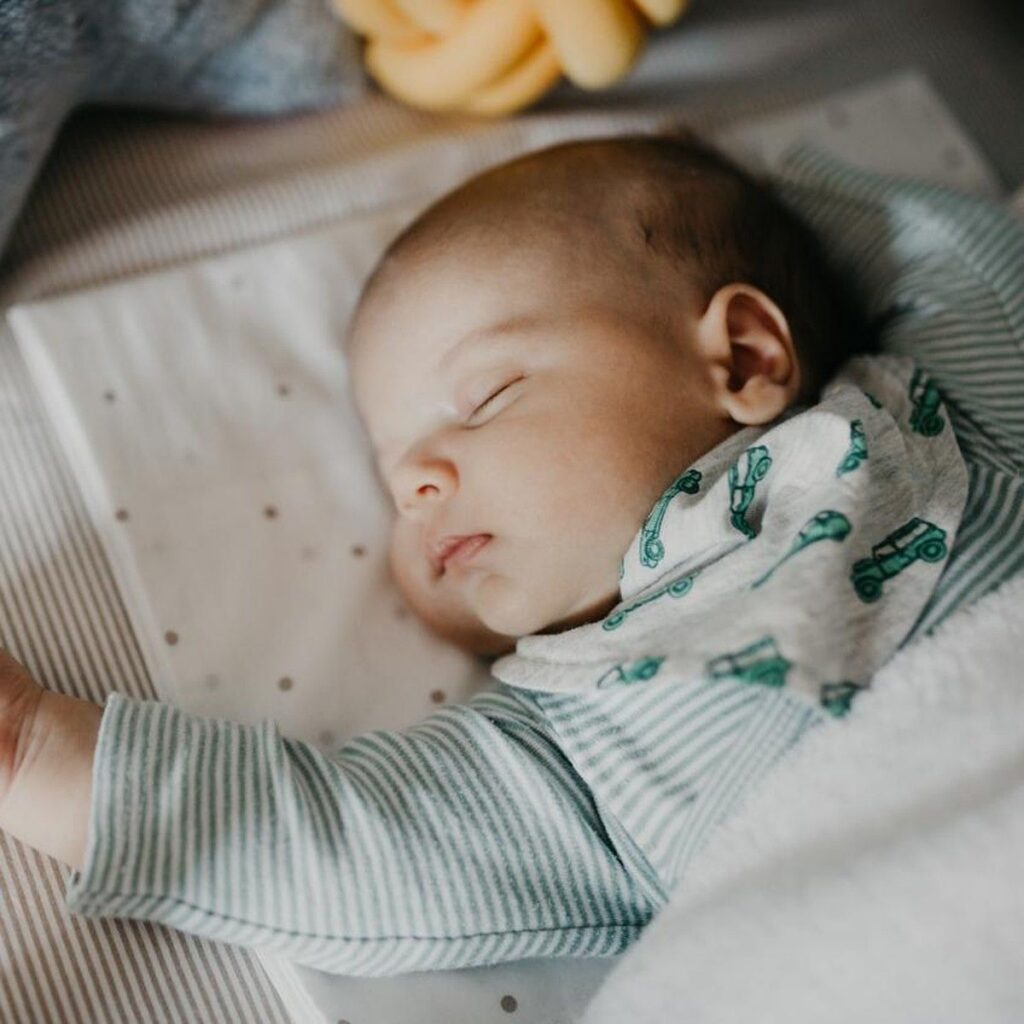 Tidur Teratur Lindungi Bayi dari Risiko Gangguan Kesehatan dan SIDS