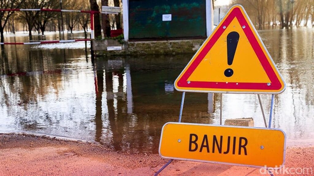 Banjir Merendam Puluhan RT di Wilayah Jakarta Timur