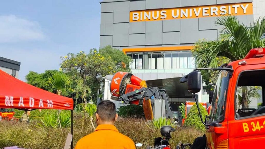 Korsleting Listrik Hanguskan Auditorium Kampus Binus Cakra Jakarta Barat