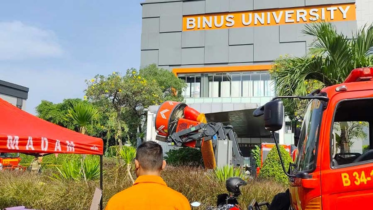 Korsleting Listrik Hanguskan Auditorium Kampus Binus Cakra Jakarta Barat