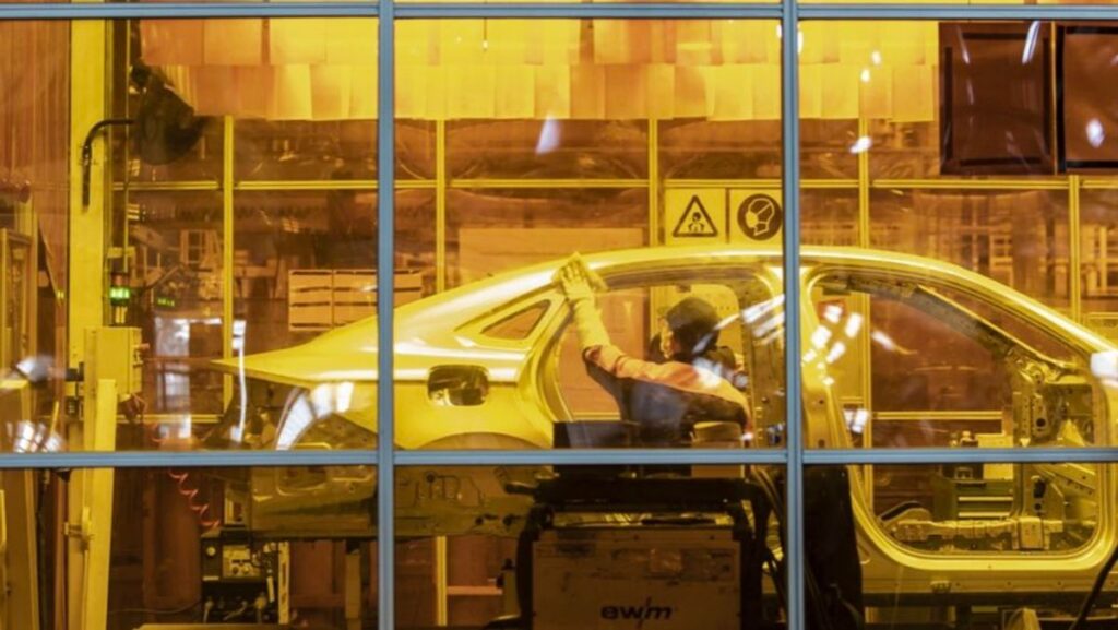 Aktivitas Manufaktur China Melambat Akibat Tekanan Global