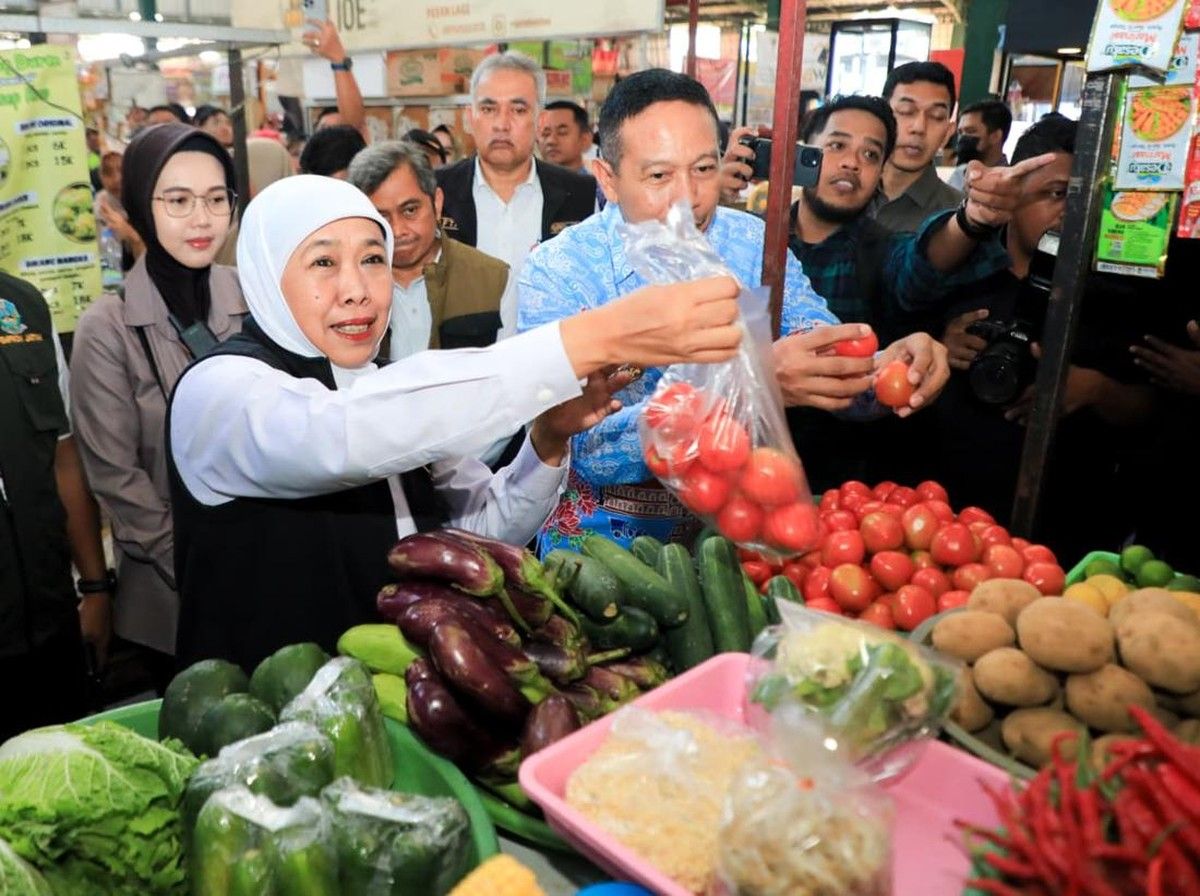 Khofifah Indar Parawansa Pantau Harga Bahan Pokok di Pasar Klojen