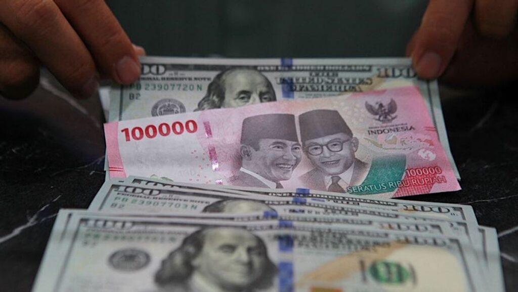 Rupiah Melemah ke Rp17.643 per Dolar AS pada Perdagangan Kamis