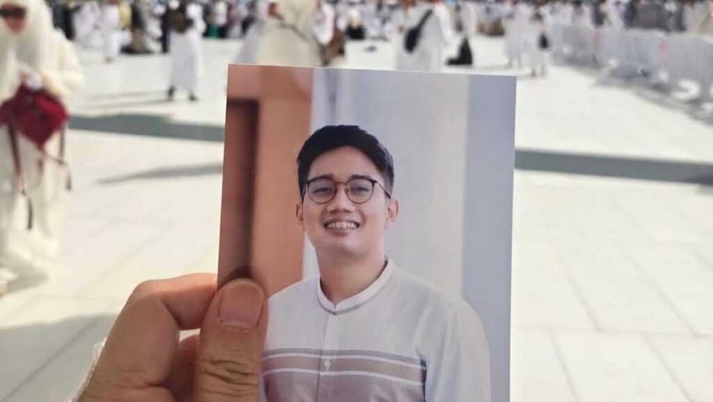 Atalia Praratya Membadalkan Haji Emmeril Kahn Mumtadz di Tanah Suci