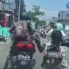 Warga Tangkap Perempuan Bermukena Diduga Curi Motor di Duren Sawit