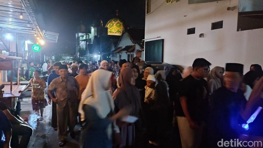 Wisatawan Asing Padati Takbir Keliling di Masjid Al-Hasanah Bali