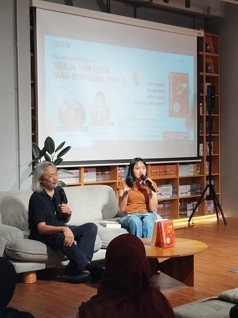 Seno Gumira Ajidarma Merilis Buku Antologi Senja dan Cinta yang Berdarah Edisi 2