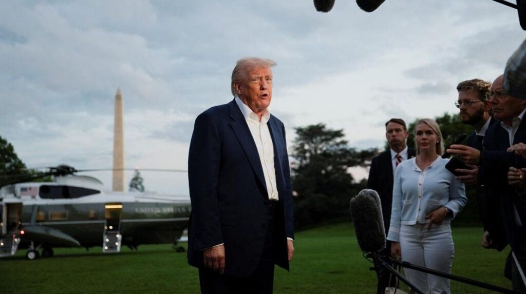 Donald Trump Bangun Arena UFC di Halaman Gedung Putih