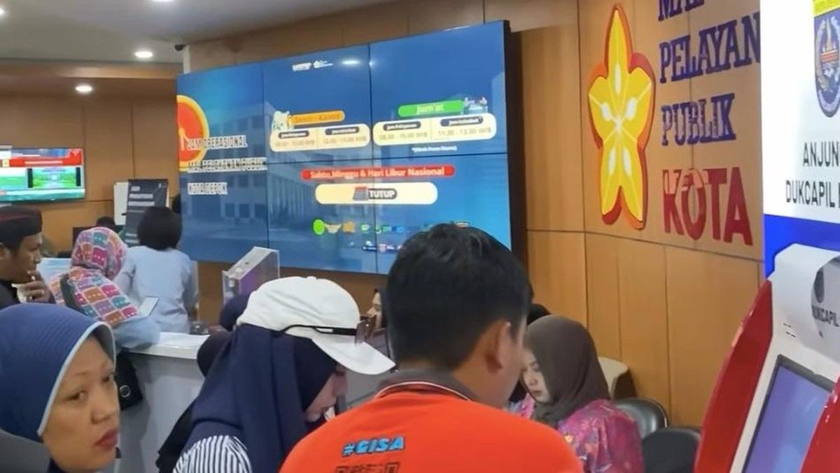 Warga Serbu Kantor Disdukcapil untuk Aktivasi IKD Syarat SPMB 2026