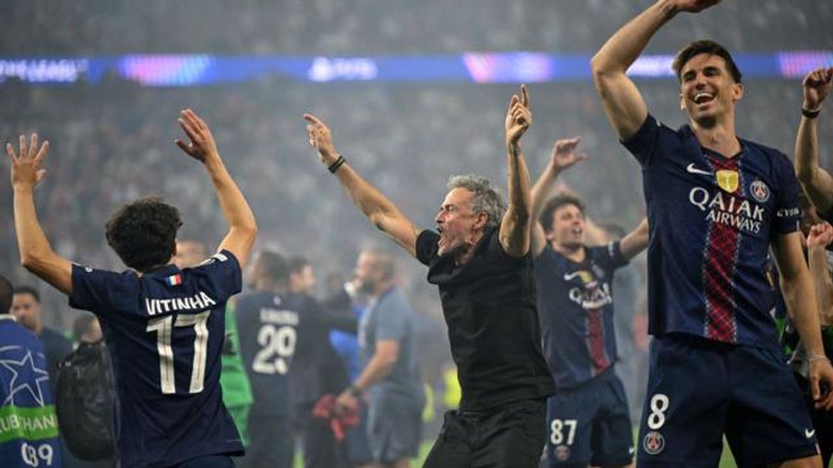 Luis Enrique Persembahkan Dua Trofi Liga Champions untuk PSG