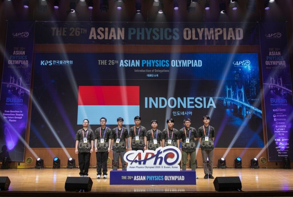 Tim Olimpiade Fisika Indonesia Sabet Delapan Penghargaan di APhO 2026