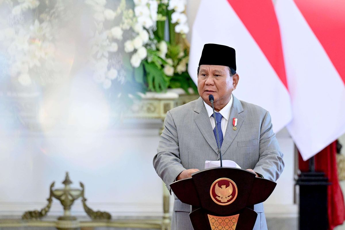 Prabowo Subianto Beri Gestur Tinju Spontan kepada Daud Yordan di DPR