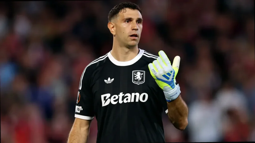 Emiliano Martinez Targetkan Juara Europa League Bersama Aston Villa