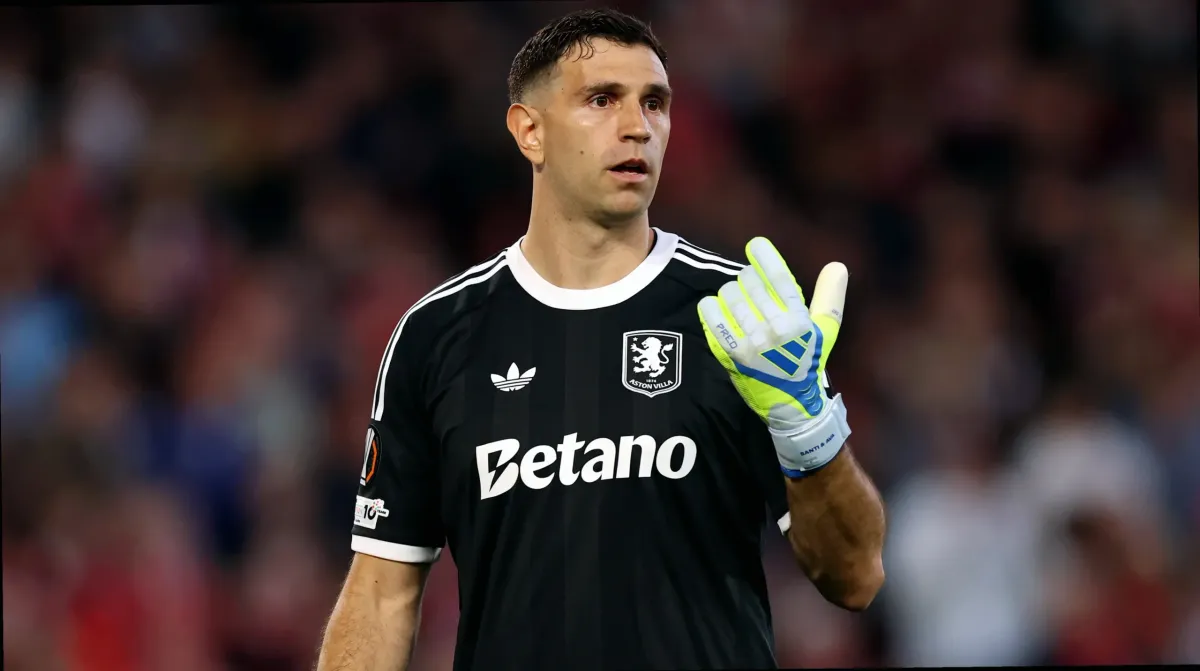 Emiliano Martinez Targetkan Juara Europa League Bersama Aston Villa