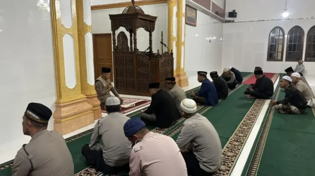 Polres Bener Meriah Edukasi Bahaya Narkoba Lewat Shalat Subuh Keliling