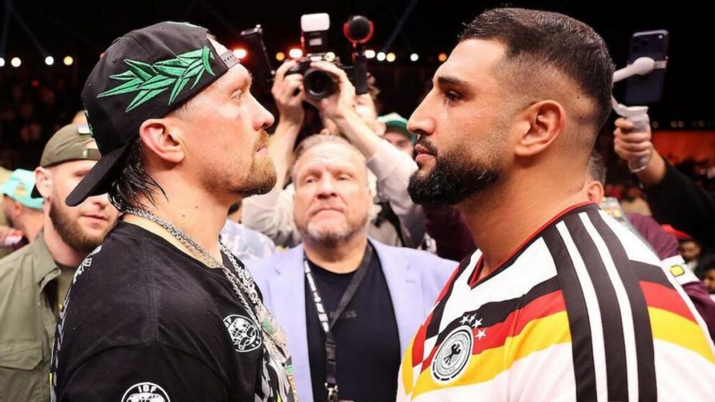 Oleksandr Usyk Pertahankan Gelar Juara Kelas Berat WBC di Giza