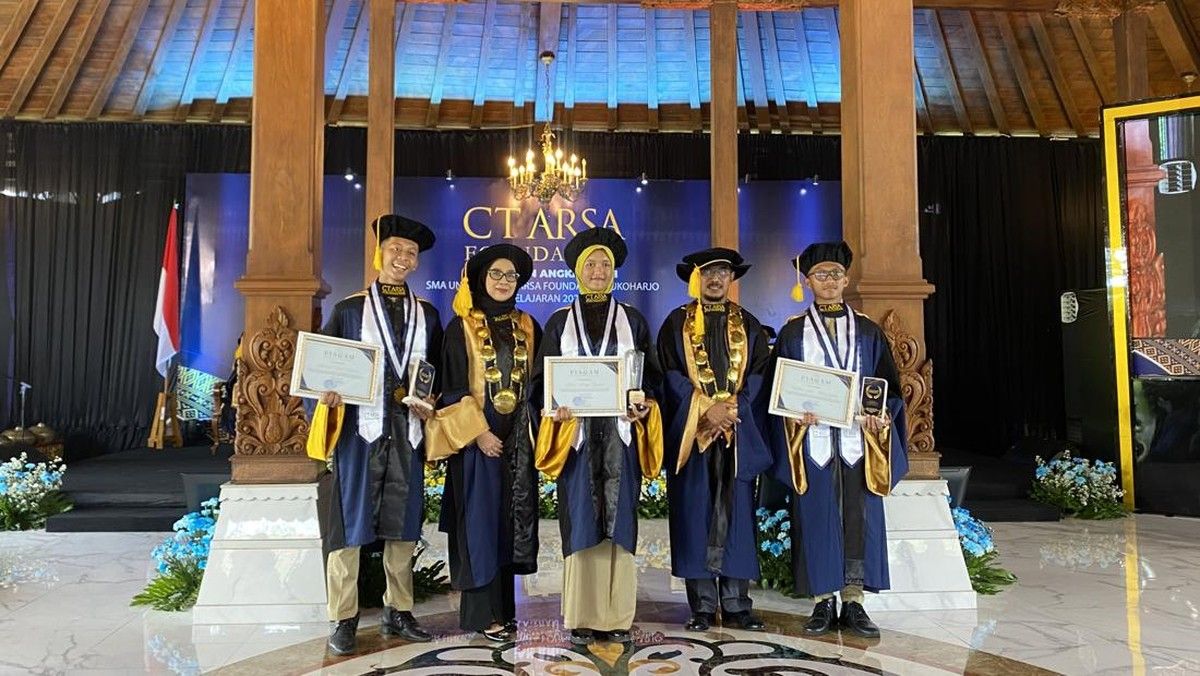 CT Arsa Foundation Meluluskan 199 Siswa SMA Sukoharjo