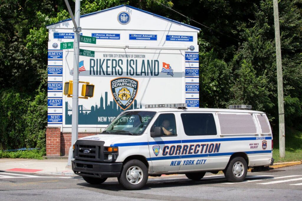 Tahanan Rikers Island Tewas Akibat Darurat Medis di Penjara