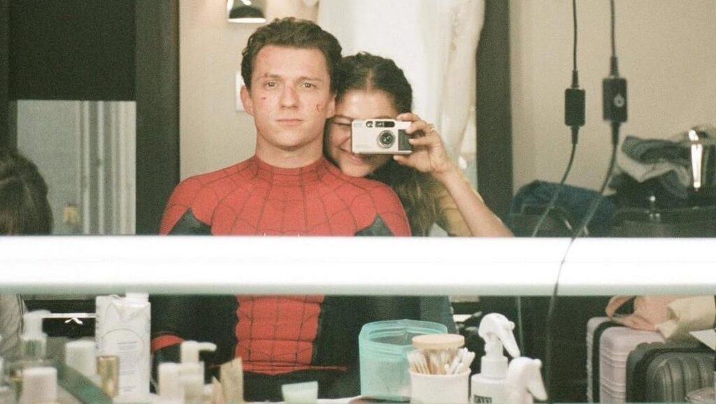 Zendaya Ungkap Bangga Lihat Aksi Tom Holland di Film The Odyssey