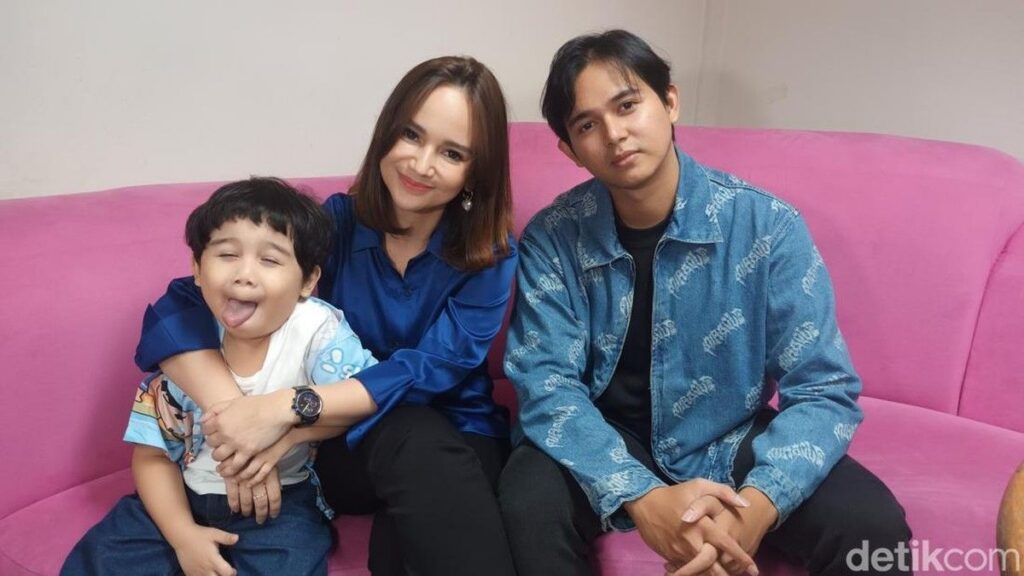 Angelica Simperler Merambah Dunia DJ dan Ungkap Rahasia Perawatan Wajah