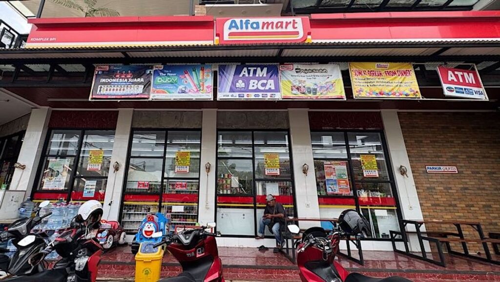 Ramai Penutupan Gerai Alfamart di Lombok Tengah, Tekanan Regulasi dan Risiko Ekspansi AMRT