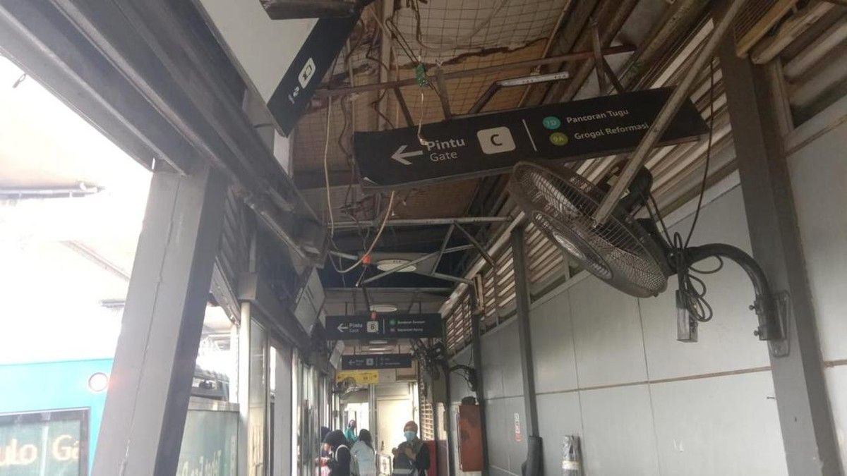 Polisi Selidiki Truk Tabrak Halte Tebet Eco Park Jakarta
