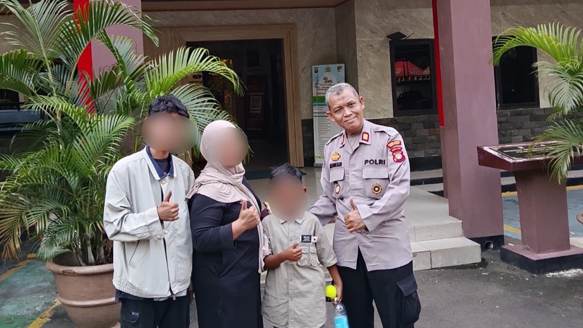Polisi Respons Cepat Temukan Bocah Terpisah dari Orang Tua di Bundaran HI