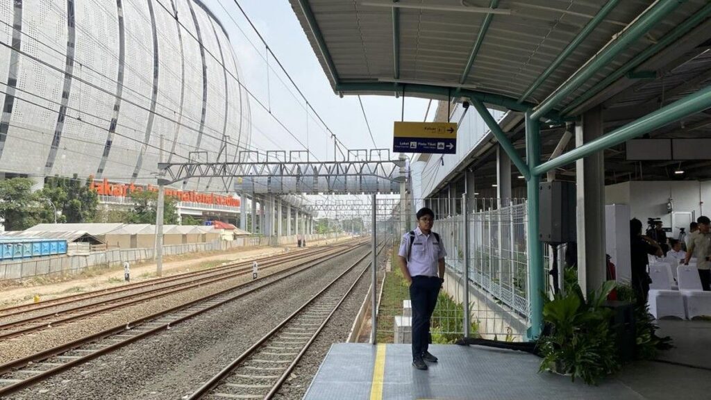 Menhub dan Gubernur DKI Jakarta Resmikan Stasiun KRL JIS