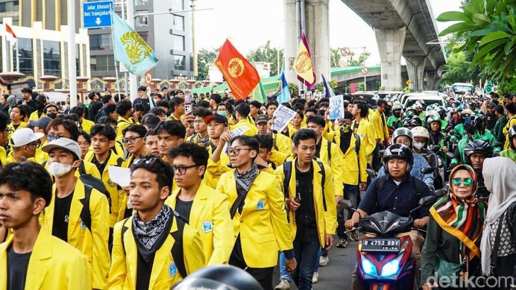 Polisi Imbau Pengendara Hindari Bundaran HI Imbas Demo BEM UI