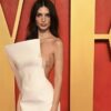 Gejolak Emily Ratajkowski: Trauma Cerai dan Menjadi Villain