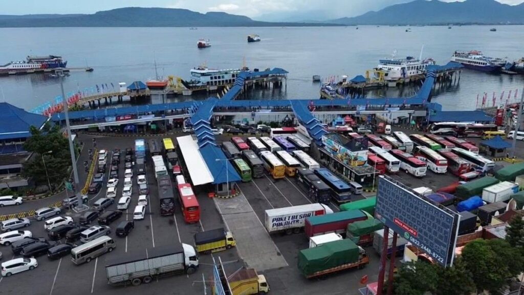 Keterbatasan Dermaga Picu Kemacetan Panjang di Pelabuhan Ketapang