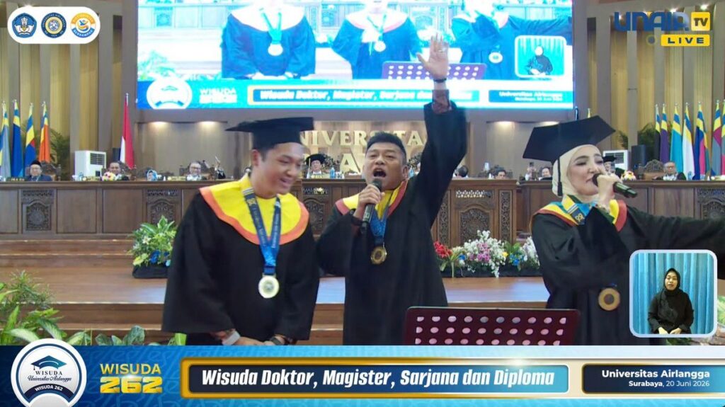 Keluarga Anang Hermansyah Jalani Wisuda Bersama di Universitas Airlangga