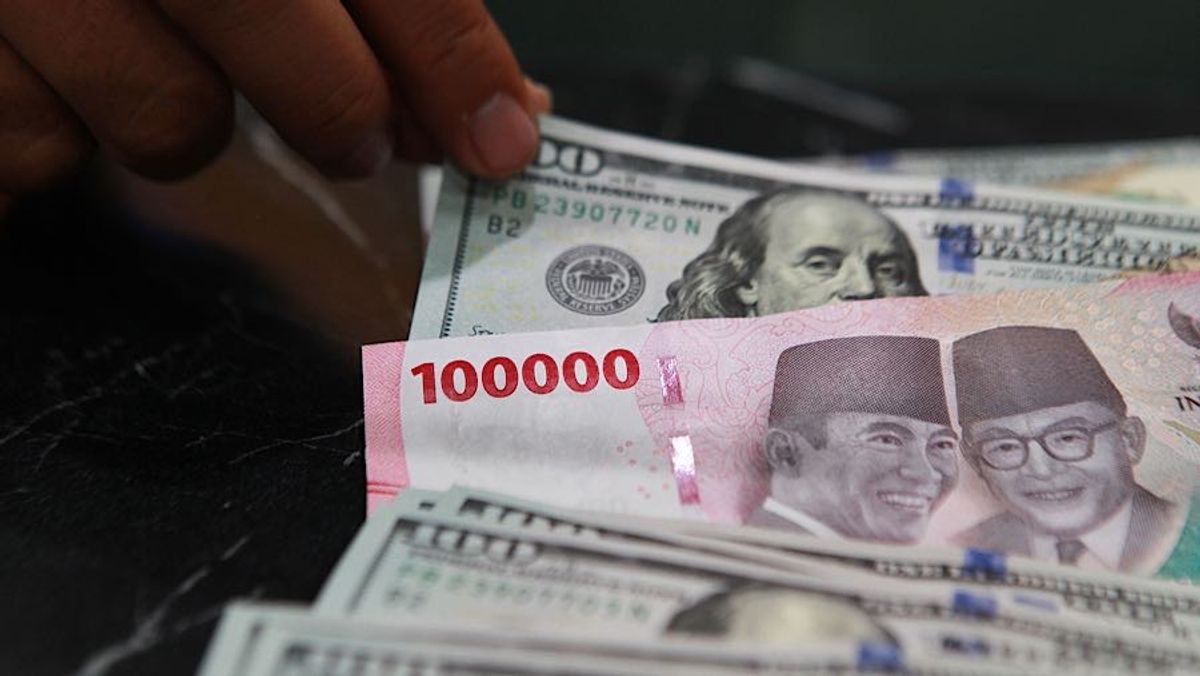 Kurs Rupiah Melemah Nyaris Sentuh Rp17.900 per Dolar AS